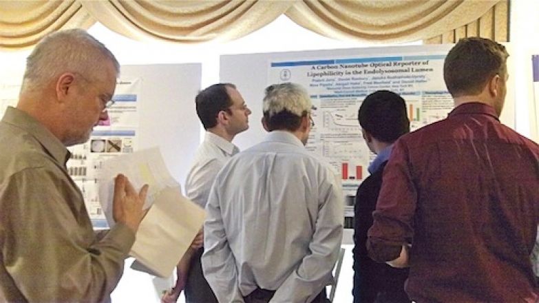 Students browsing presentations. Students browsing presentations.