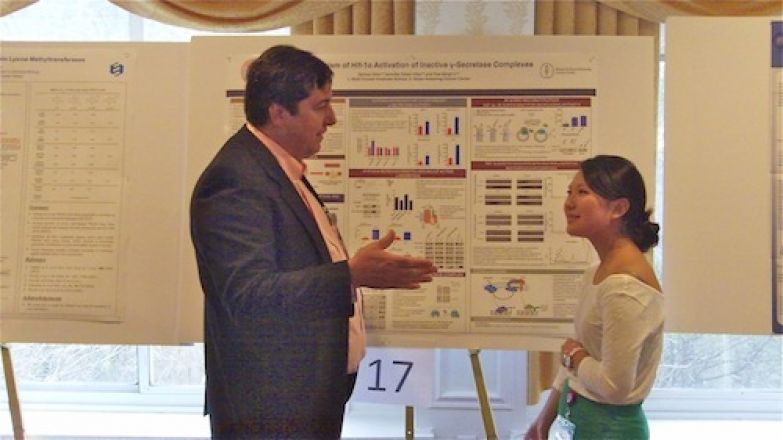 Students browsing presentations. Students browsing presentations.